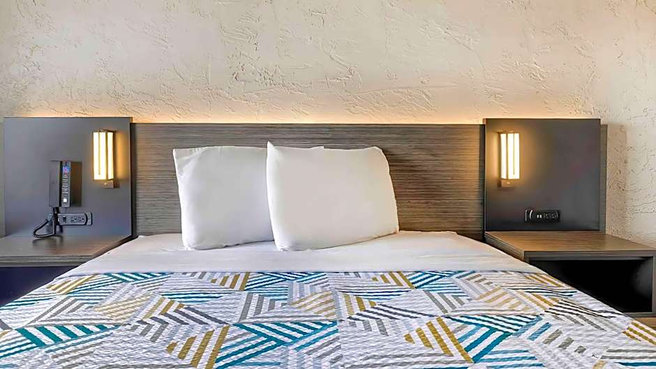 Motel 6-Milwaukee, WI - Glendale