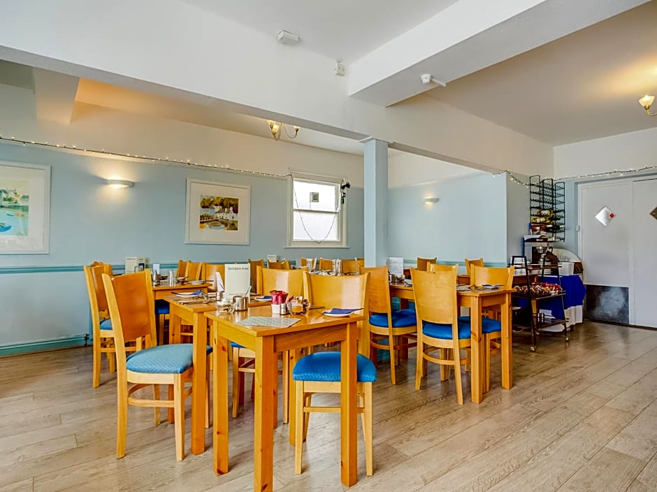 OYO Godolphin Arms Hotel