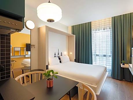 Studio (3 Adults)