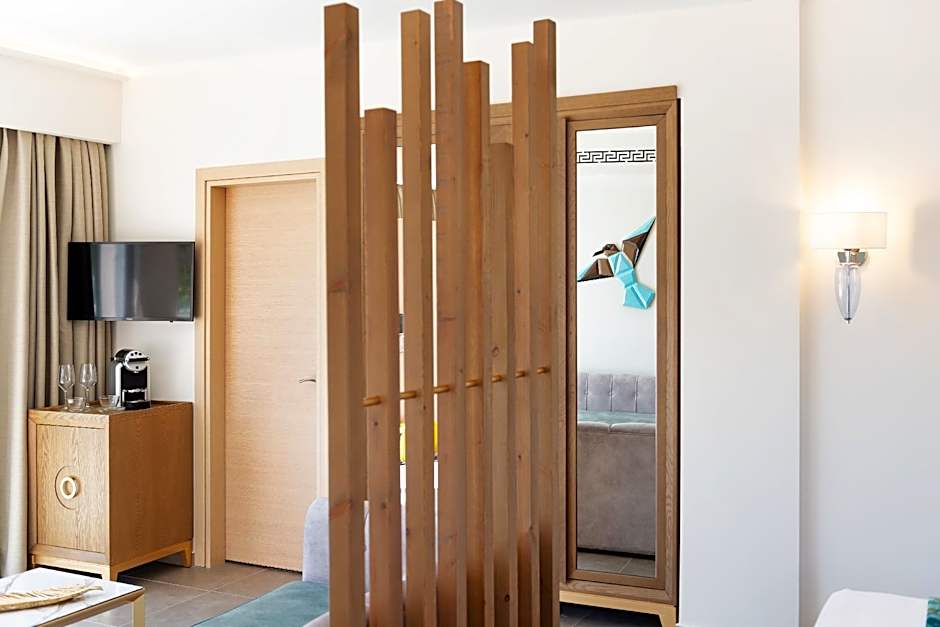 Alexandra Elegance Bridging Generations