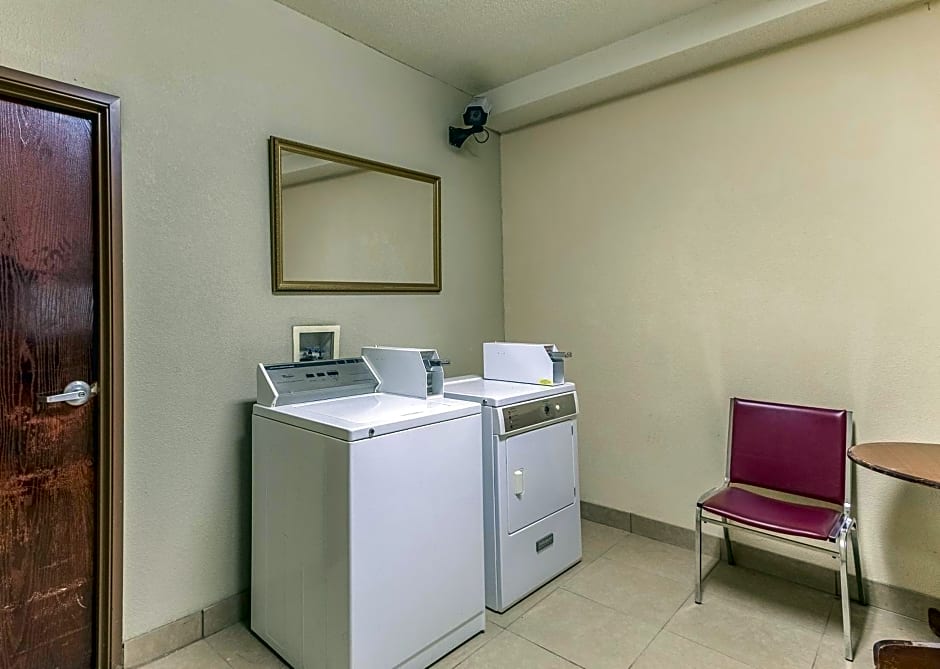 Red Roof Inn & Suites Hinesville - Fort Stewart