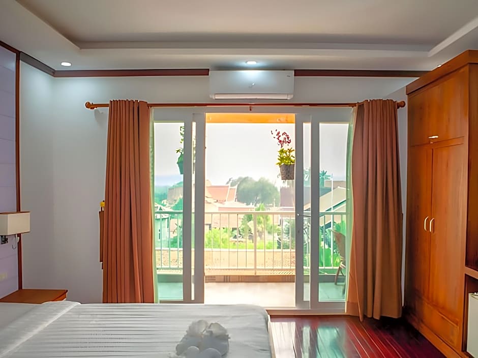 Ruby Riverside Hotel & Hostel