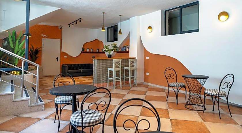 Montebello Deluxe Hotel