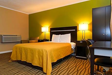 Queen Room - Non-Smoking