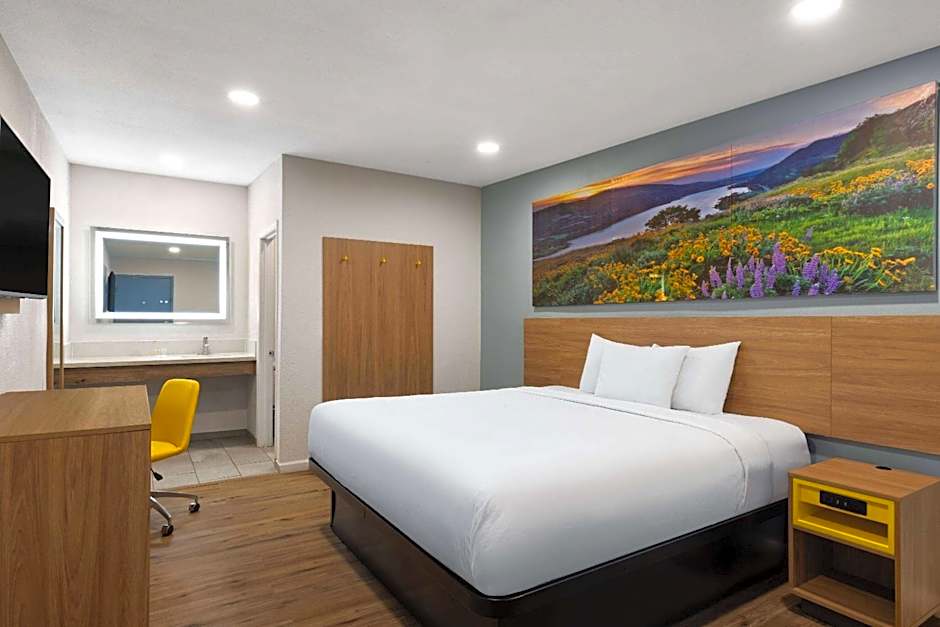 Days Inn by Wyndham Bakersfield