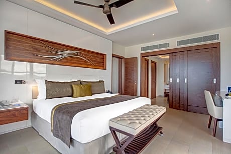 Luxury Penthouse One bedroom suite Ocean view terrace jacuzi Diamond Club