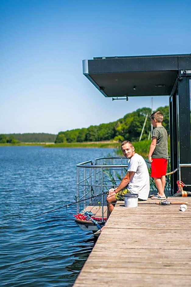 RiW Małe Swory - Domek pływający Houseboat i domki drewniane