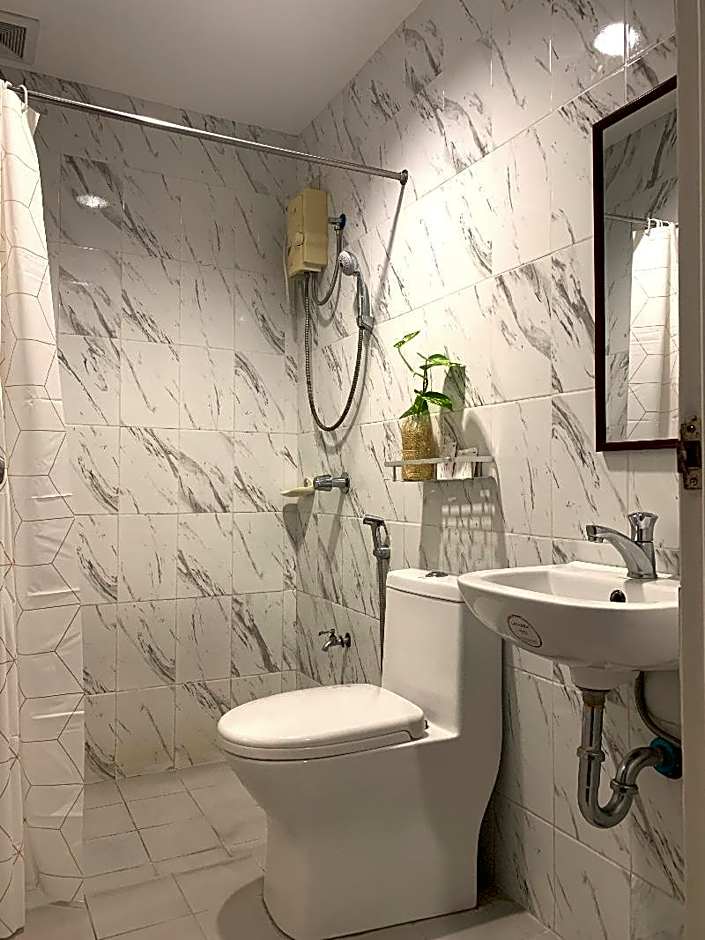 OYO 150 Davao Airport View Hotel