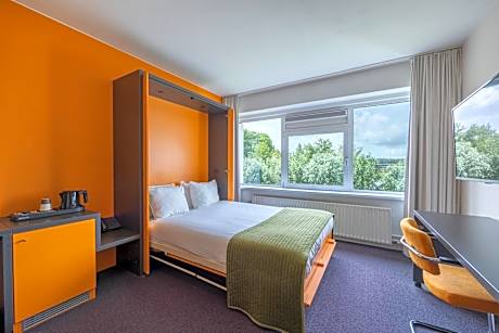 Single Room Waterfront