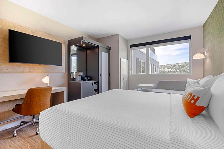 Cambria Hotel Burbank Airport