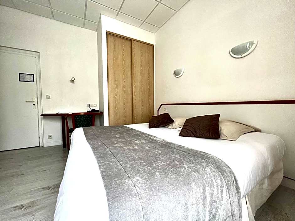 Photo 1 of 5 of Small Double Room