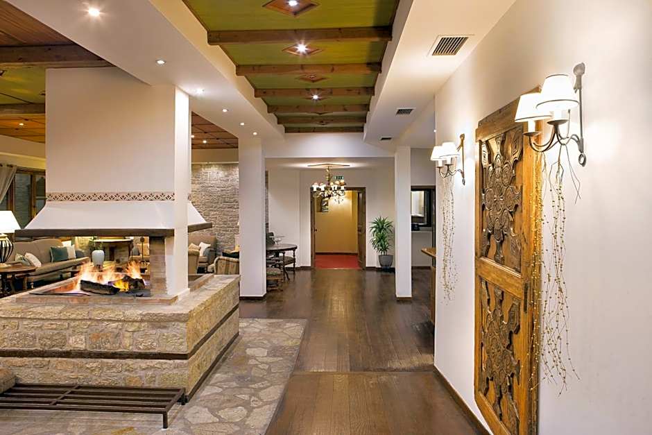 Country Club Hotel & Suites