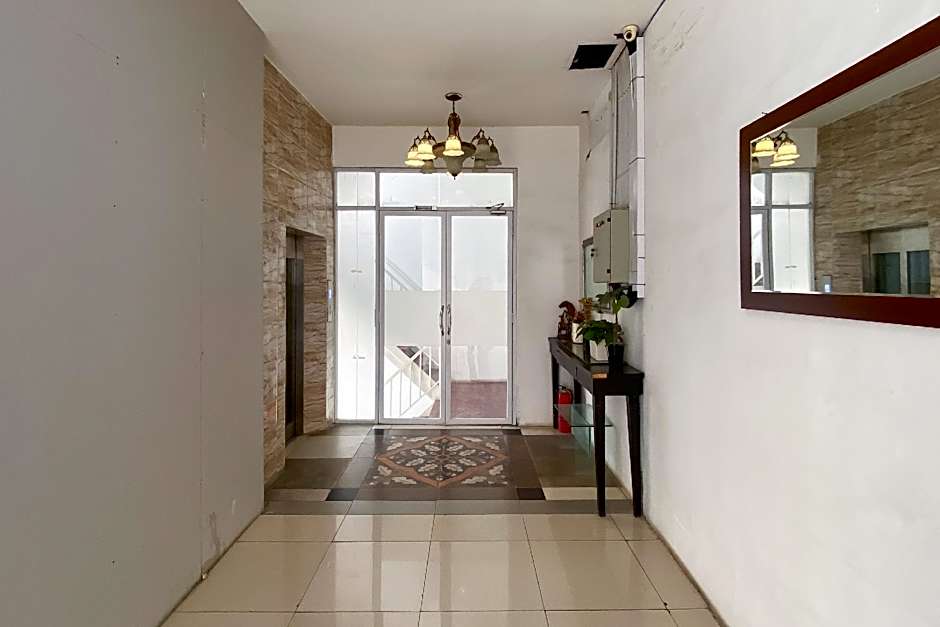 Curves Residence Mitra by RedDoorz – Jakarta, NY