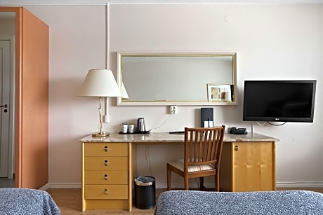 2 Single Beds, Non-Smoking, Standard Room, Free Internet, Full Breakfast