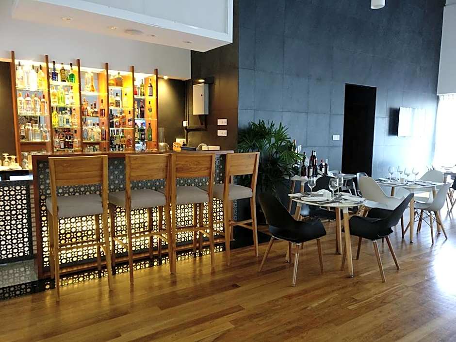 Ocean Edge Suites & Hotel Colombo