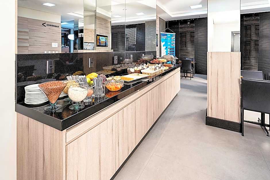 Hotel Valerim Itajaí / Navegantes