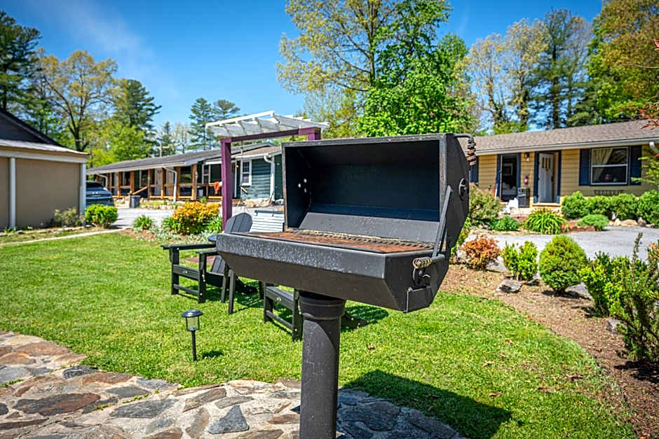 CedarWood Inn