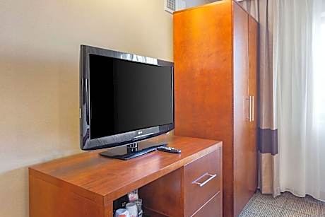 1 King Bed Business Room Suite Nonsmoking