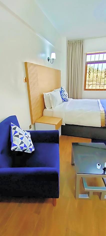 Hays Suites Hotel