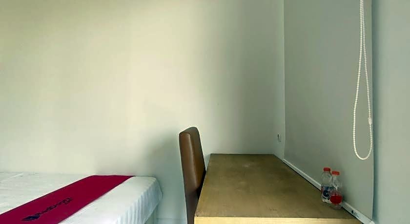 RedDoorz Near Simpang Lima Semarang