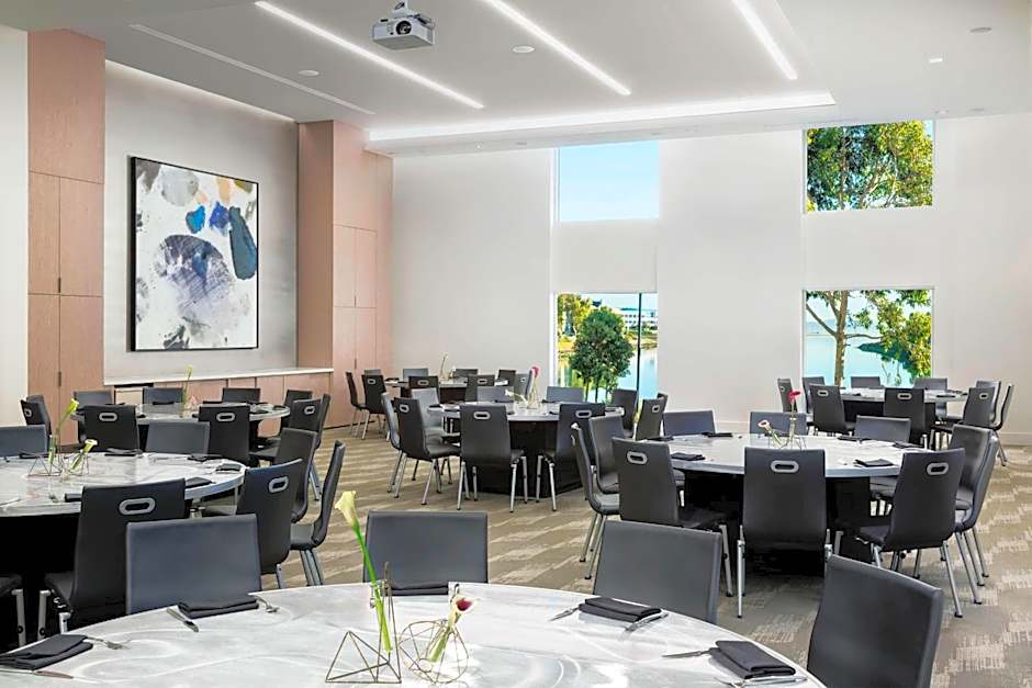 AC Hotel by Marriott San Francisco Airport/Oyster Point Waterfront