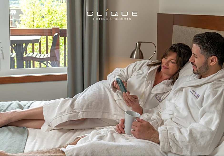 Falcon Crest Lodge by CLIQUE