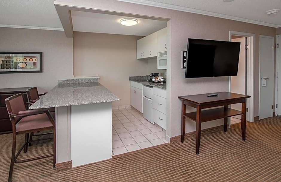 Campus Tower Suite Hotel