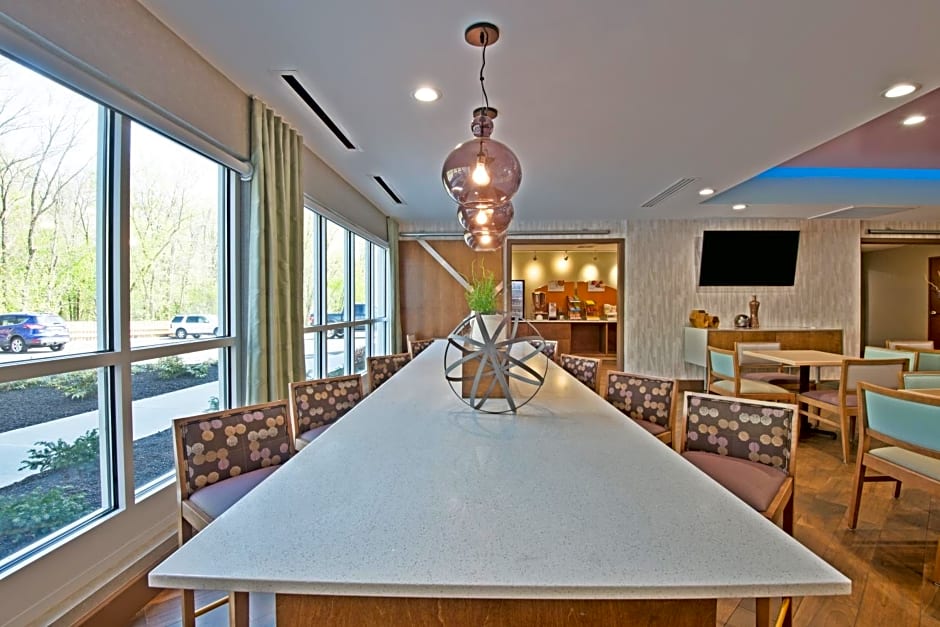 Holiday Inn Express & Suites Harrisburg S - New Cumberland By IHG