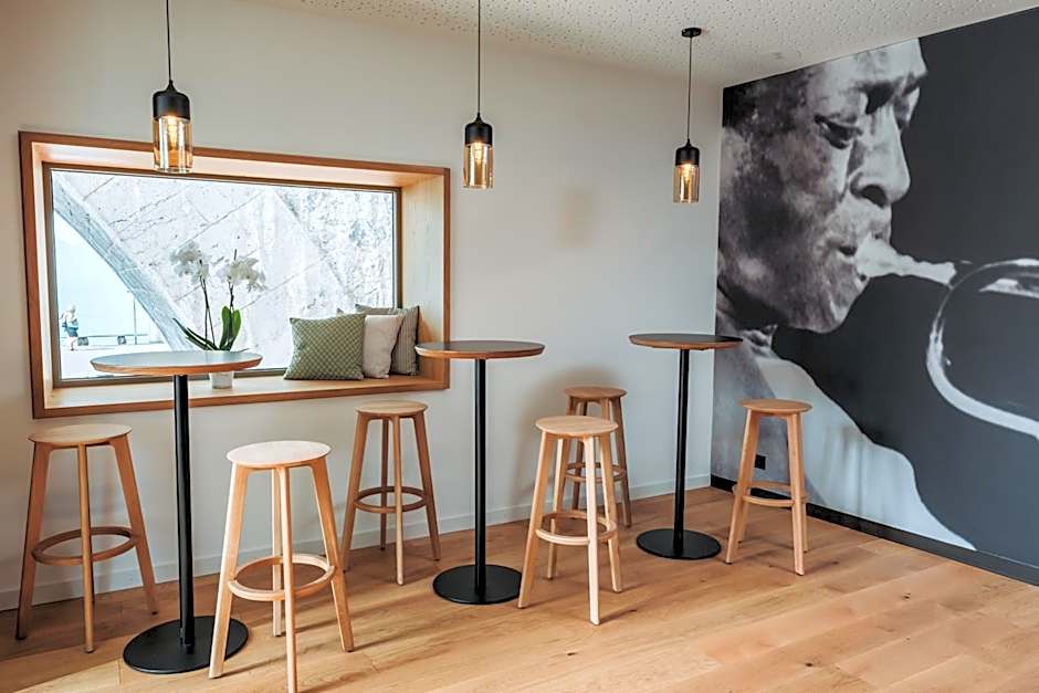 Montreux Youth Hostel