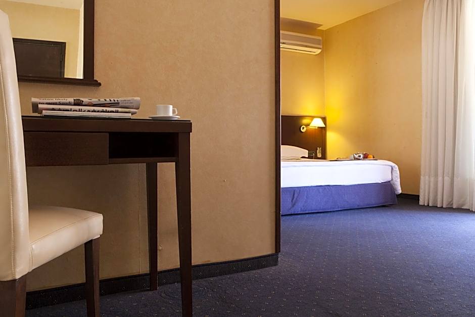 The Mayflower Hotel