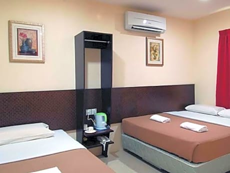 Family (1 Double Bed + 1 Single Bed)