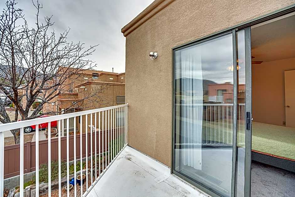 Albuquerque Getaway with Sandia Mountain Views!