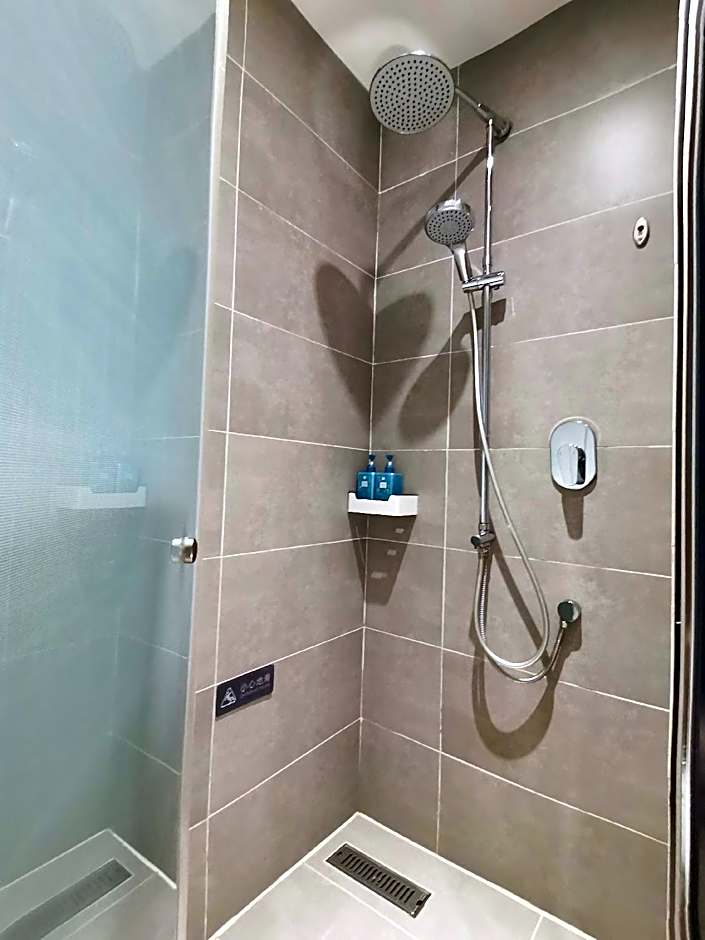 Hanting Hotel Qingdao Yan'an 3rd Road Zhiquan Road Metro Station