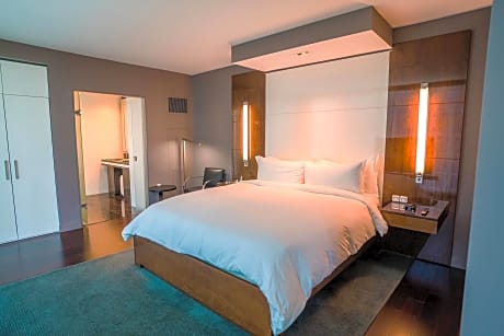 Junior Suite, 1 Bedroom, Non Smoking, City View (Matisse) (1 King Bed)
