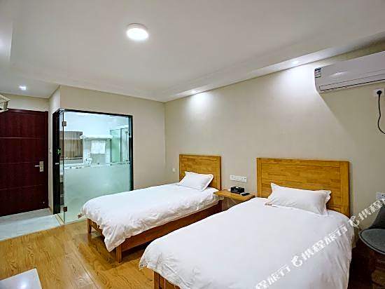 Hachi Hotel