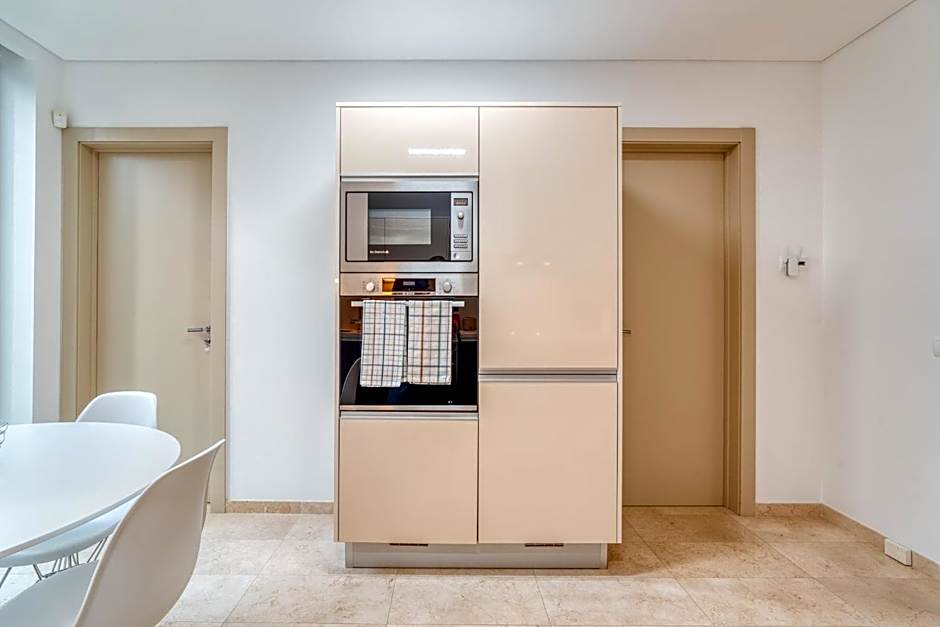 Suite BK - 3 Pools - Gym - AC - Huge Balcony