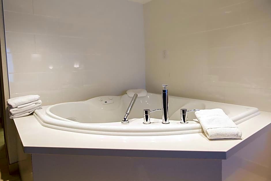 Holiday Inn Express Brampton By IHG