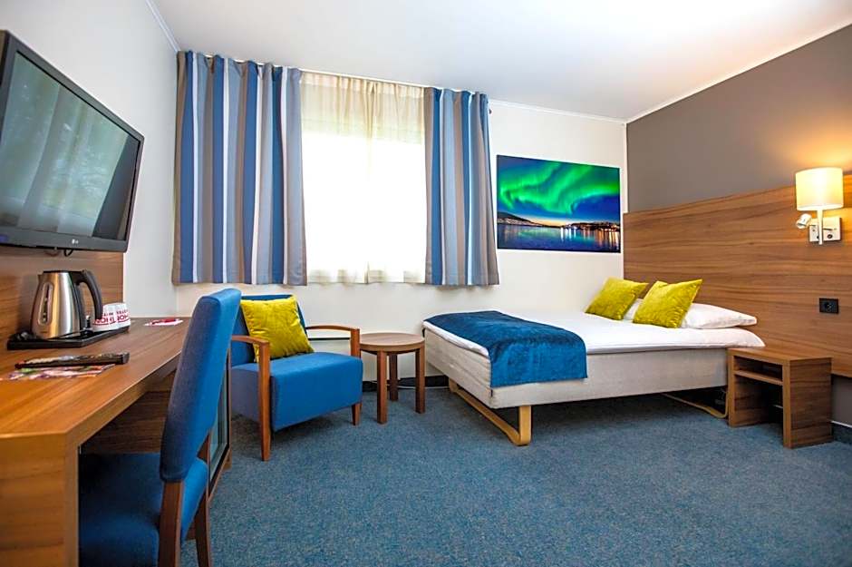 Photo 1 of 4 of Single Room