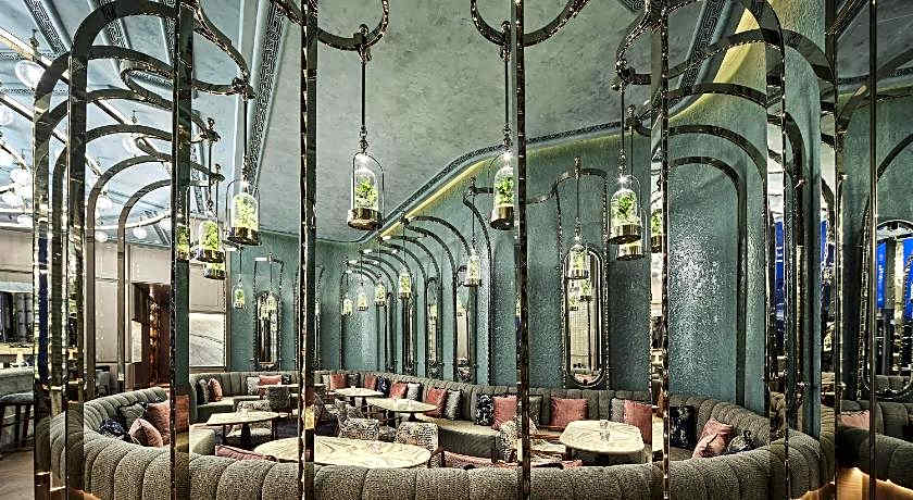 Four Seasons Hotel Hong Kong