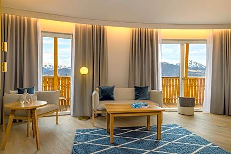 Caro & Selig Suite King, 1 Bedroom Suite, 1 King, Lake view, Corner room, Balcony