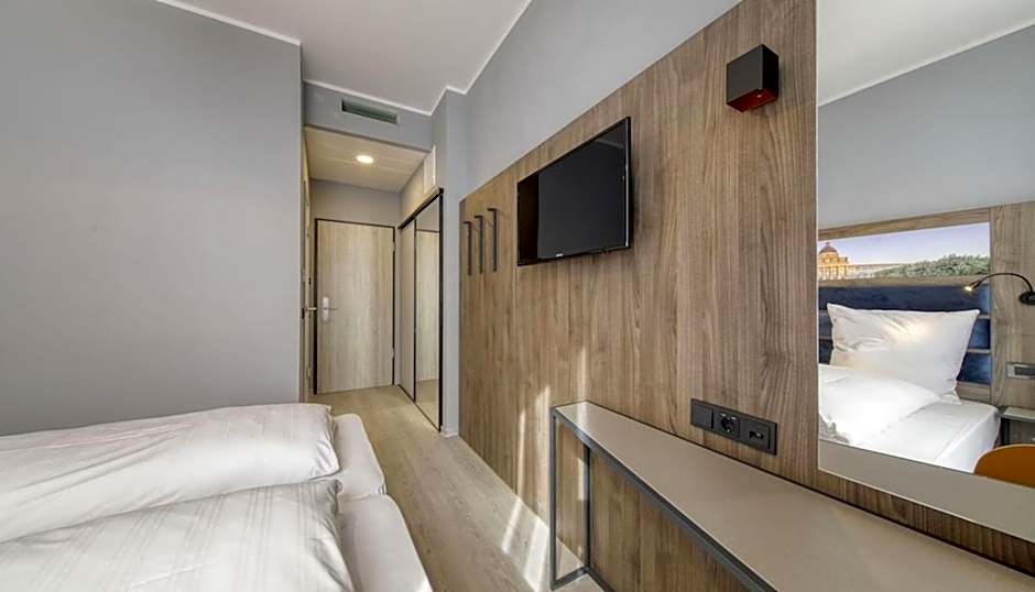 Smart Stay Hotel Station