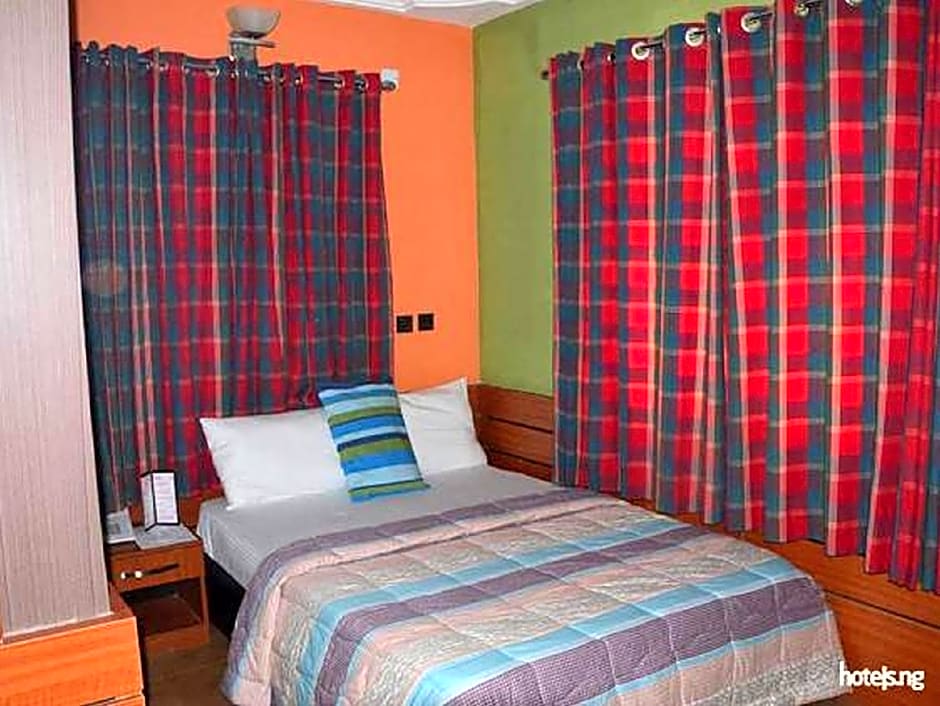 Wise Penny Suites and Spa