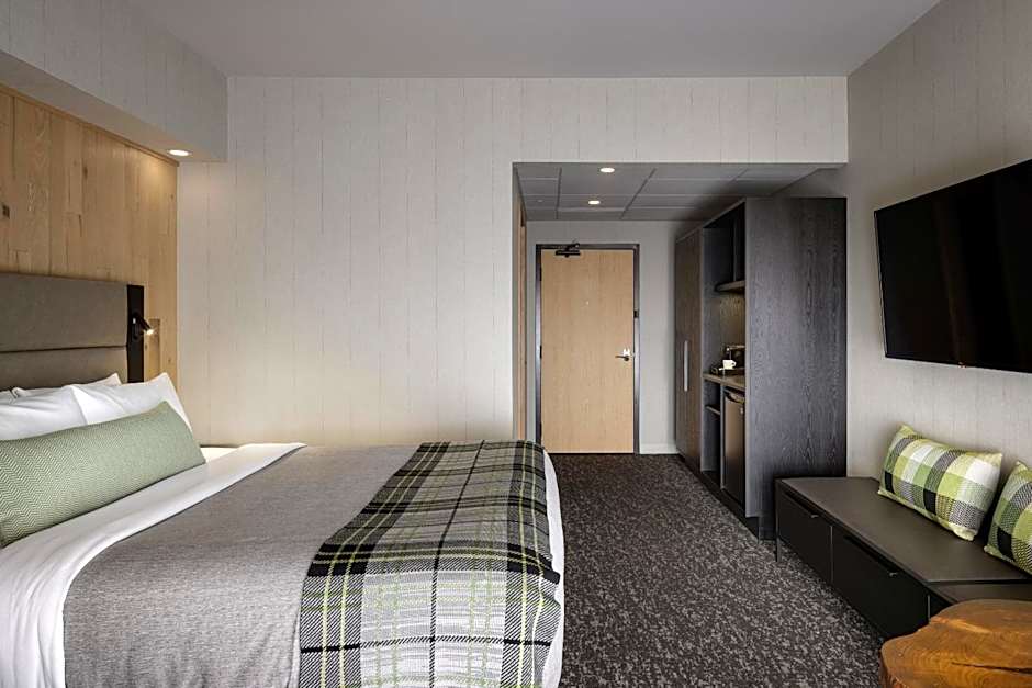 Peaks Hotel and Suites