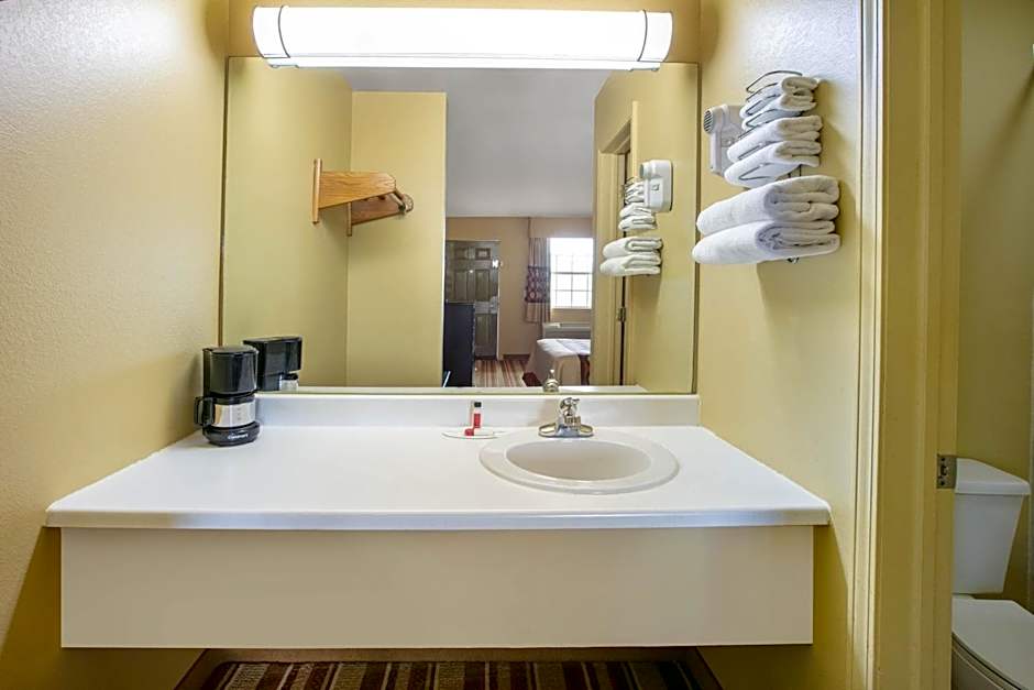 Super 8 by Wyndham Big Cabin/Vinita Area