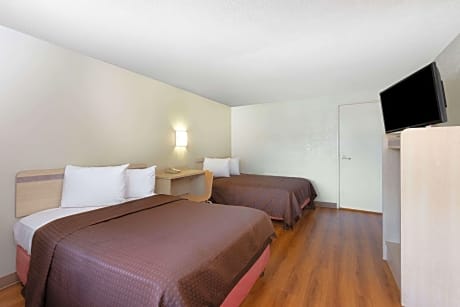 2 Queen Beds Non-Smoking