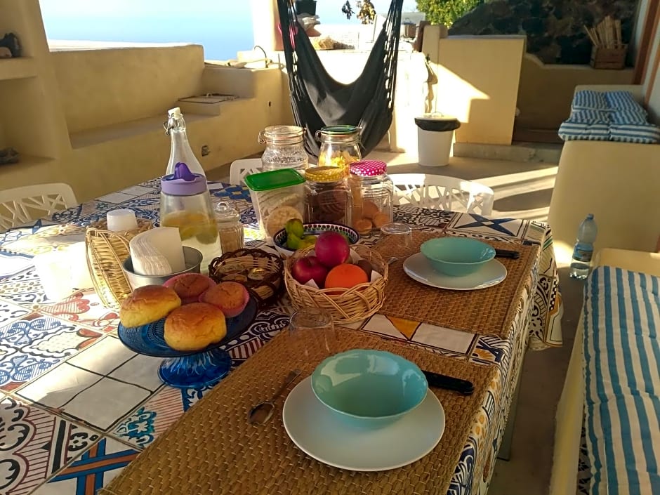 Alicudi Giardino dei Carrubi- al gradino 365