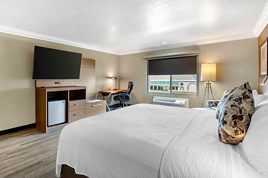 Best Western Plus Newport Mesa Inn