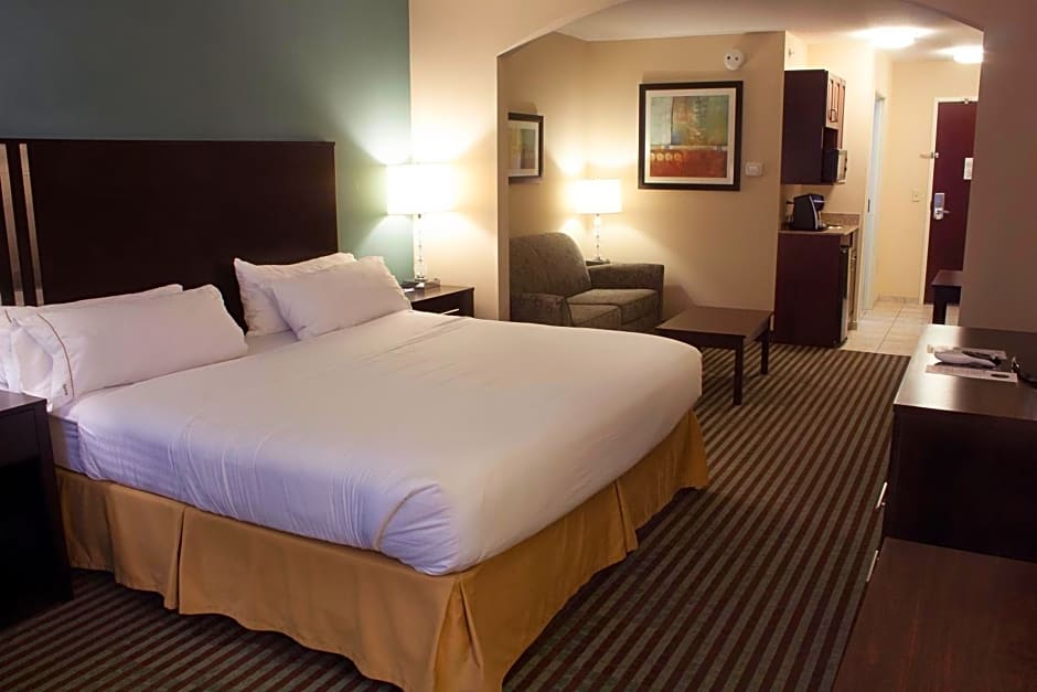 Holiday Inn Express & Suites Youngstown West I 80, an IHG Hotel