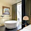 Roomers Munich, Autograph Collection by Marriott