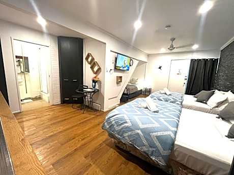Deluxe Family Room